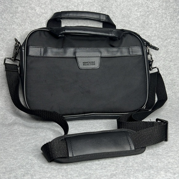 Kenneth Cole Reaction R Tech IPAD Tablet Case 9"H x 12"W x 2"D Black - Picture 2 of 11